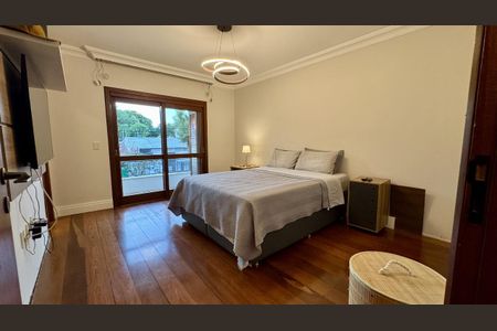 Casa à venda com 253m², 3 quartos e 4 vagasSuite