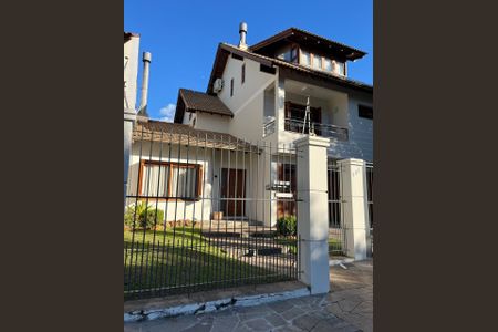 Casa à venda com 253m², 3 quartos e 4 vagasFachada