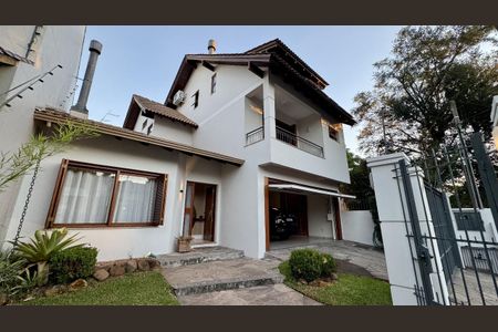 Casa à venda com 253m², 3 quartos e 4 vagasFachada