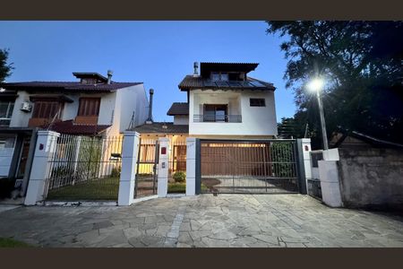 Casa à venda com 253m², 3 quartos e 4 vagasFachada