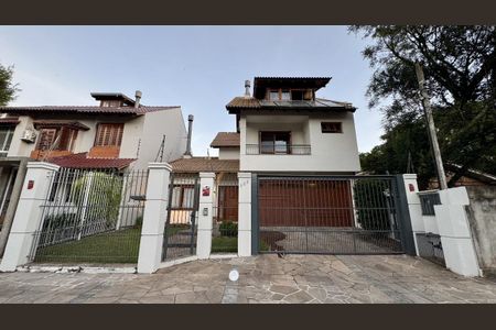 Casa à venda com 253m², 3 quartos e 4 vagasFachada
