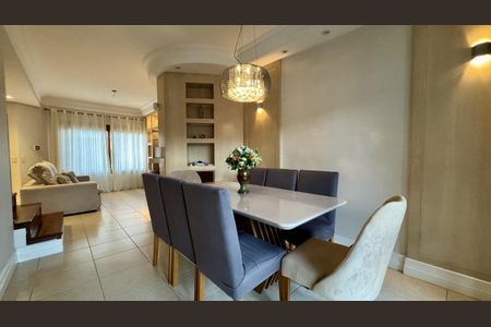 Casa à venda com 253m², 3 quartos e 4 vagasSala