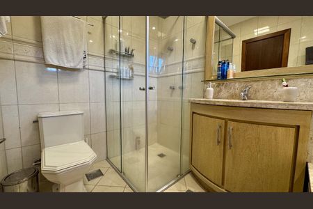 Casa à venda com 253m², 3 quartos e 4 vagasBanheiro da Suíte