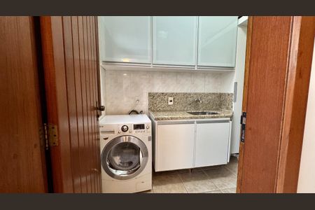 Casa à venda com 253m², 3 quartos e 4 vagasÁrea de Serviço