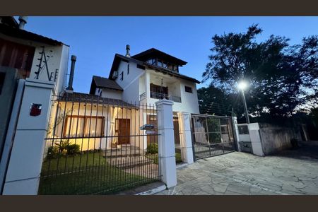 Casa à venda com 253m², 3 quartos e 4 vagasFachada