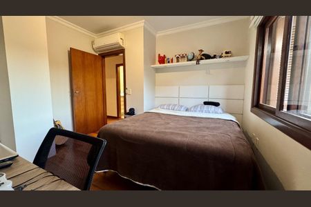 Casa à venda com 253m², 3 quartos e 4 vagasQuarto 2