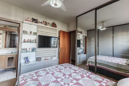 Apartamento à venda com 159m², 4 quartos e 3 vagas Apartamento à venda com 159m², 4 quartos e 3 vagasSuíte 2