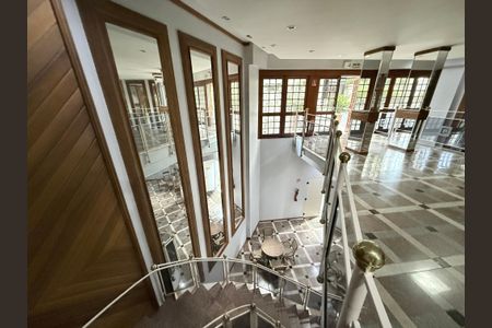 Apartamento à venda com 159m², 4 quartos e 3 vagasEscada