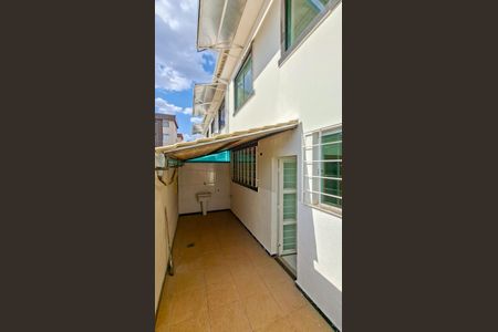 Casa à venda com 168m², 3 quartos e 2 vagasÁrea de Serviço