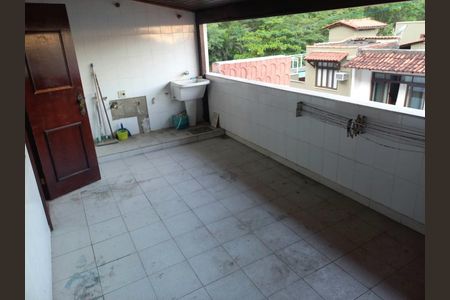 Casa de condomínio à venda com 400m², 6 quartos e 2 vagasFoto 01