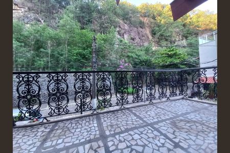 Casa de condomínio à venda com 400m², 6 quartos e 2 vagasFoto 01