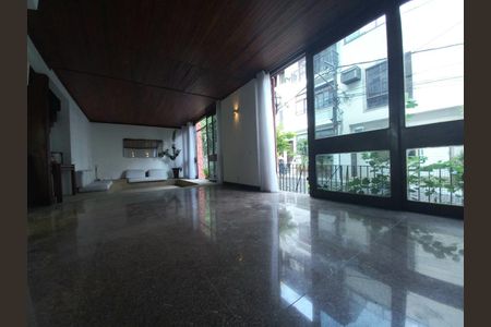 Casa de condomínio à venda com 400m², 6 quartos e 2 vagasFoto 01