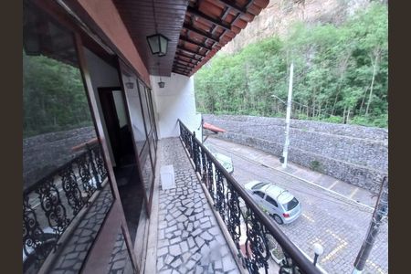 Casa de condomínio à venda com 400m², 6 quartos e 2 vagasFoto 01