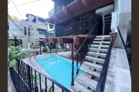 Casa de condomínio à venda com 400m², 6 quartos e 2 vagasFoto 01