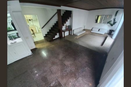 Casa de condomínio à venda com 400m², 6 quartos e 2 vagasFoto 01
