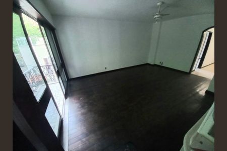 Casa de condomínio à venda com 400m², 6 quartos e 2 vagasFoto 01