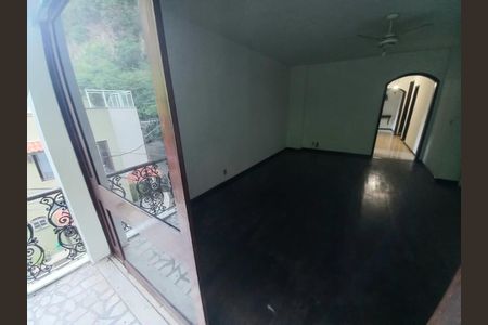 Casa de condomínio à venda com 400m², 6 quartos e 2 vagasFoto 01