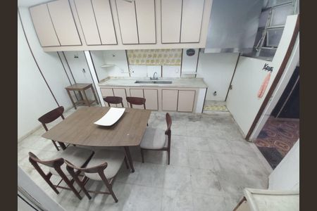 Casa de condomínio à venda com 400m², 6 quartos e 2 vagasFoto 01