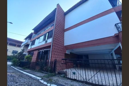 Casa de condomínio à venda com 400m², 6 quartos e 2 vagasFoto 01