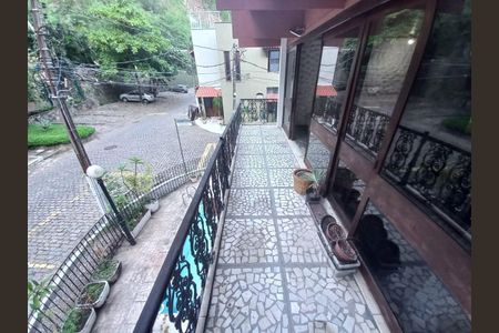 Casa de condomínio à venda com 400m², 6 quartos e 2 vagasFoto 01