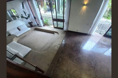 Casa de condomínio à venda com 400m², 6 quartos e 2 vagasFoto 01