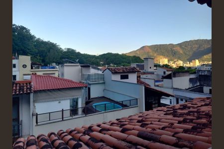 Casa de condomínio à venda com 400m², 6 quartos e 2 vagasFoto 01
