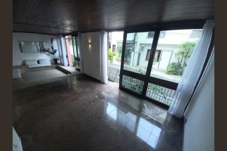 Casa de condomínio à venda com 400m², 6 quartos e 2 vagasFoto 01