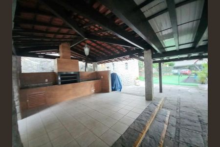 Casa de condomínio à venda com 400m², 6 quartos e 2 vagasFoto 01