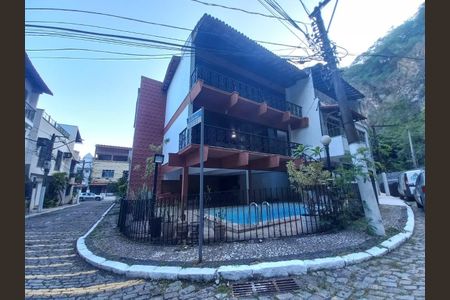 Casa de condomínio à venda com 400m², 6 quartos e 2 vagasFoto 01