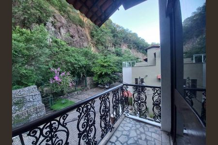 Casa de condomínio à venda com 400m², 6 quartos e 2 vagasFoto 01