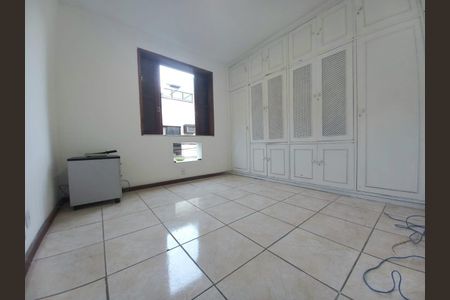 Casa de condomínio à venda com 400m², 6 quartos e 2 vagasFoto 01