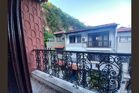 Casa de condomínio à venda com 400m², 6 quartos e 2 vagasFoto 01