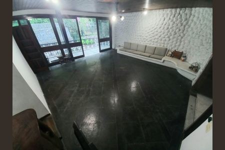 Casa de condomínio à venda com 400m², 6 quartos e 2 vagasFoto 01