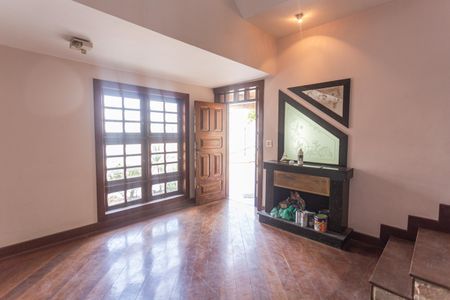 Casa à venda com 640m², 5 quartos e 4 vagasSala 1