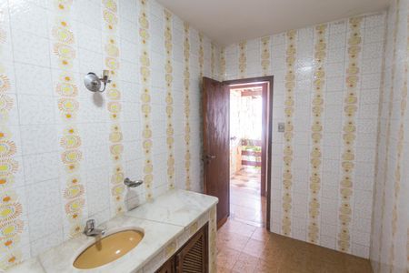 Casa à venda com 640m², 5 quartos e 4 vagasBanheiro Social 1 