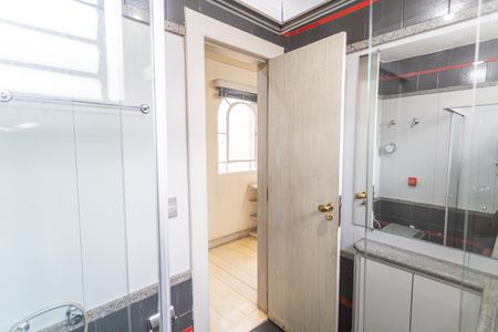 Casa à venda com 640m², 5 quartos e 4 vagasBanheiro da Suíte 3