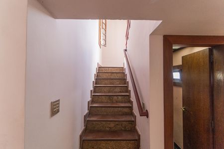 Casa à venda com 640m², 5 quartos e 4 vagasEscada 