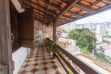 Casa à venda com 640m², 5 quartos e 4 vagasVaranda do Corredor 