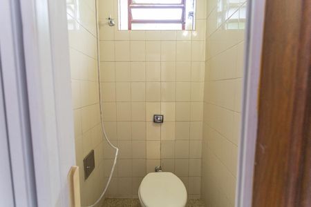 Casa à venda com 640m², 5 quartos e 4 vagasBanheiro de Serviço 