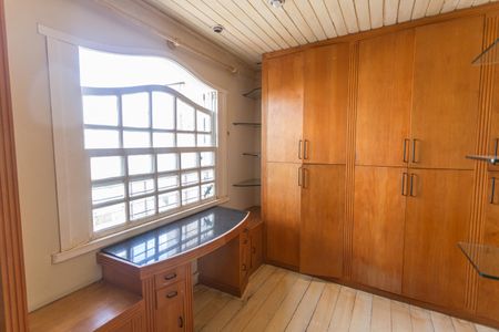 Casa à venda com 640m², 5 quartos e 4 vagasSuíte 2