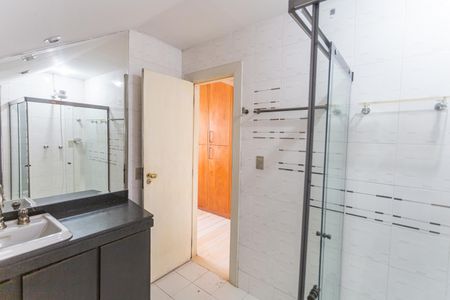 Casa à venda com 640m², 5 quartos e 4 vagasBanheiro da Suíte 2