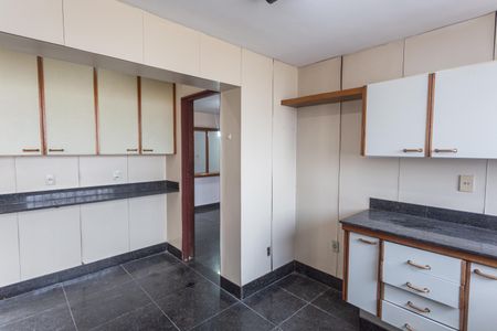 Casa à venda com 640m², 5 quartos e 4 vagasCozinha