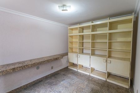 Casa à venda com 640m², 5 quartos e 4 vagasEscritório 