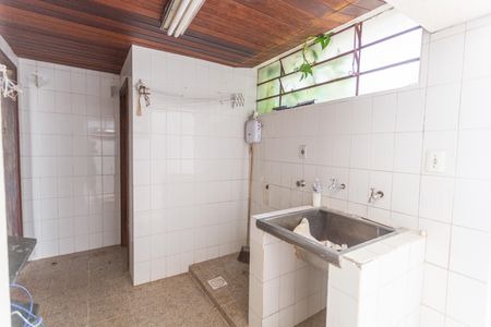 Casa à venda com 640m², 5 quartos e 4 vagasÁrea de Serviço 