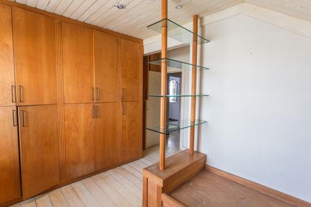 Casa à venda com 640m², 5 quartos e 4 vagasSuíte 2