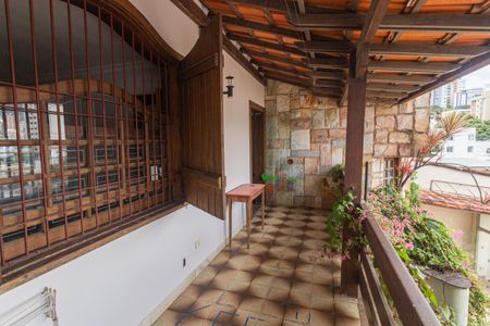 Casa à venda com 640m², 5 quartos e 4 vagasVaranda do Corredor 