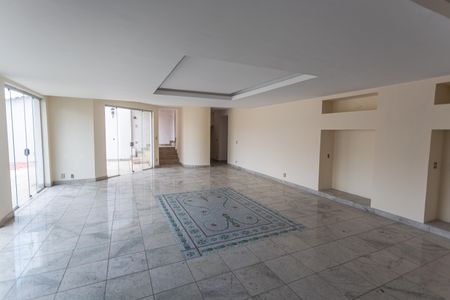 Casa à venda com 640m², 5 quartos e 4 vagasÁrea comum
