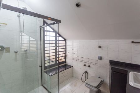 Casa à venda com 640m², 5 quartos e 4 vagasBanheiro da Suíte 2 