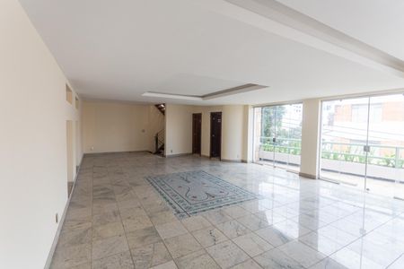 Casa à venda com 640m², 5 quartos e 4 vagasÁrea comum