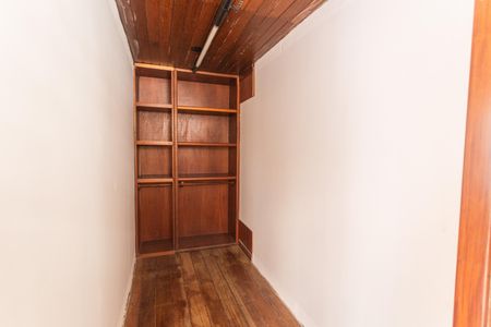 Casa à venda com 640m², 5 quartos e 4 vagasCloset da Suíte Principal